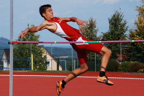 Felix M&uuml;ller erreichte mit 1,65m eine neue Bestleistung im Hochsprung
