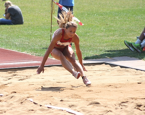 Franziska N&ouml;&szlig;ner beim Weitsprung der Frauen in Dachau