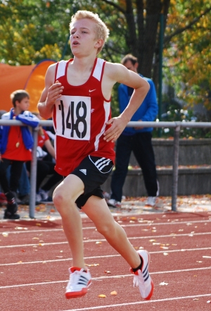 Jonas Pöll beim 800m-Lauf