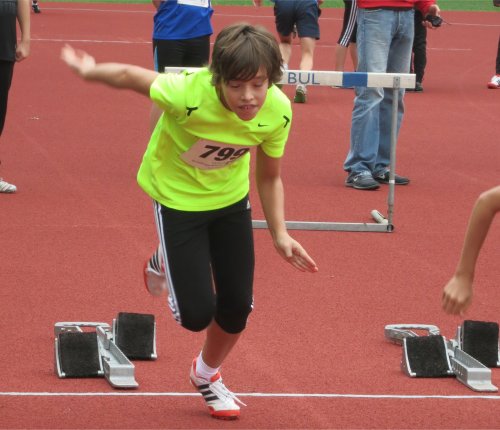 Marius Glaser beim Start zum 75m-Lauf