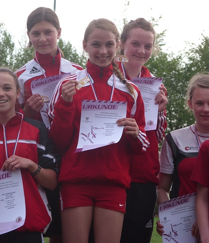 Elisa Leitner, Milena Garhamer und Magdalena Herbst bei der Siegerehrung
