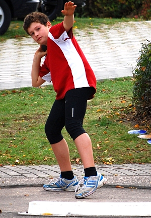 Maximilian Frint beim Kugelsto&szlig;en